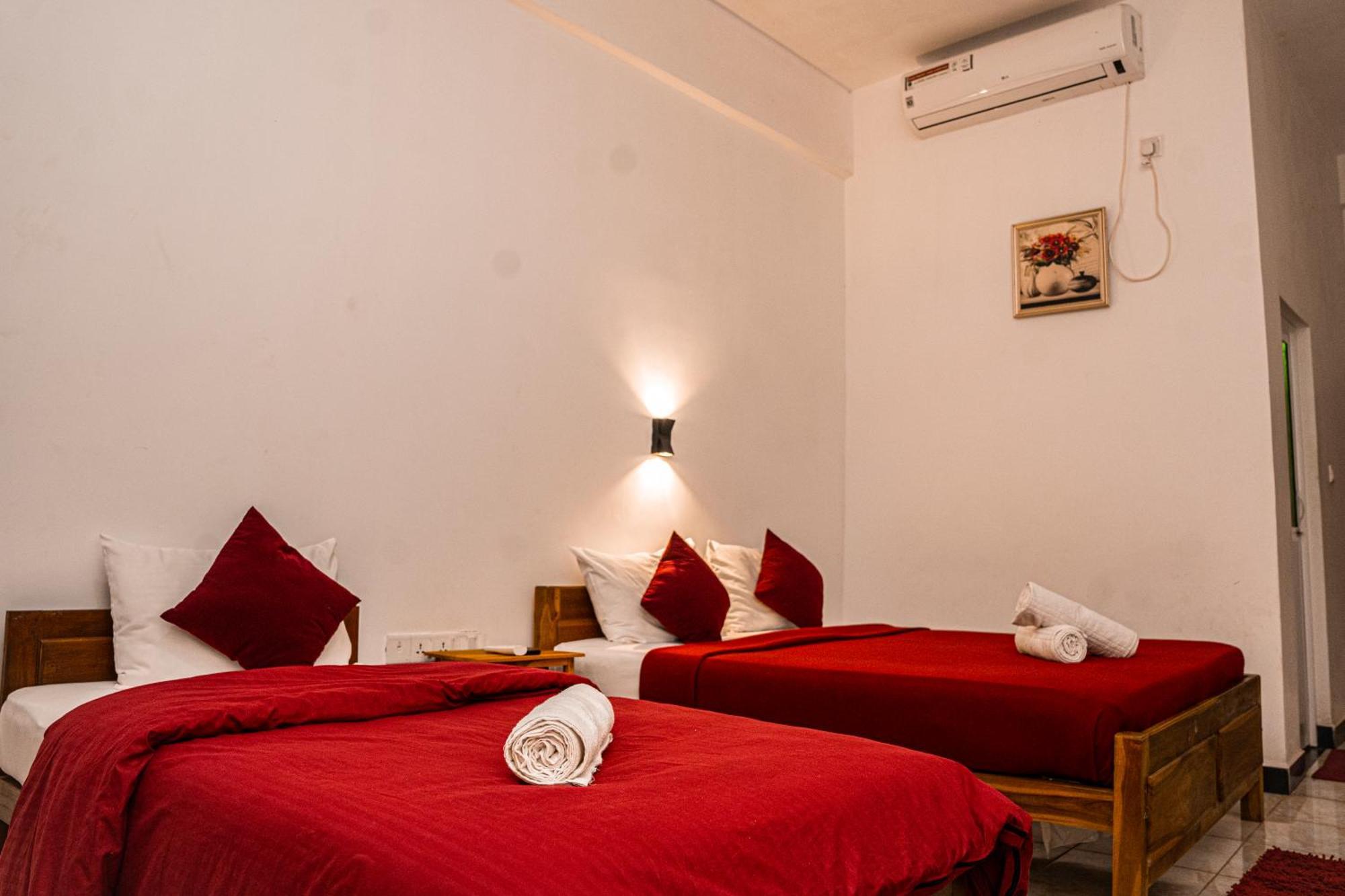 Theevanni Resort Trincomalee Extérieur photo