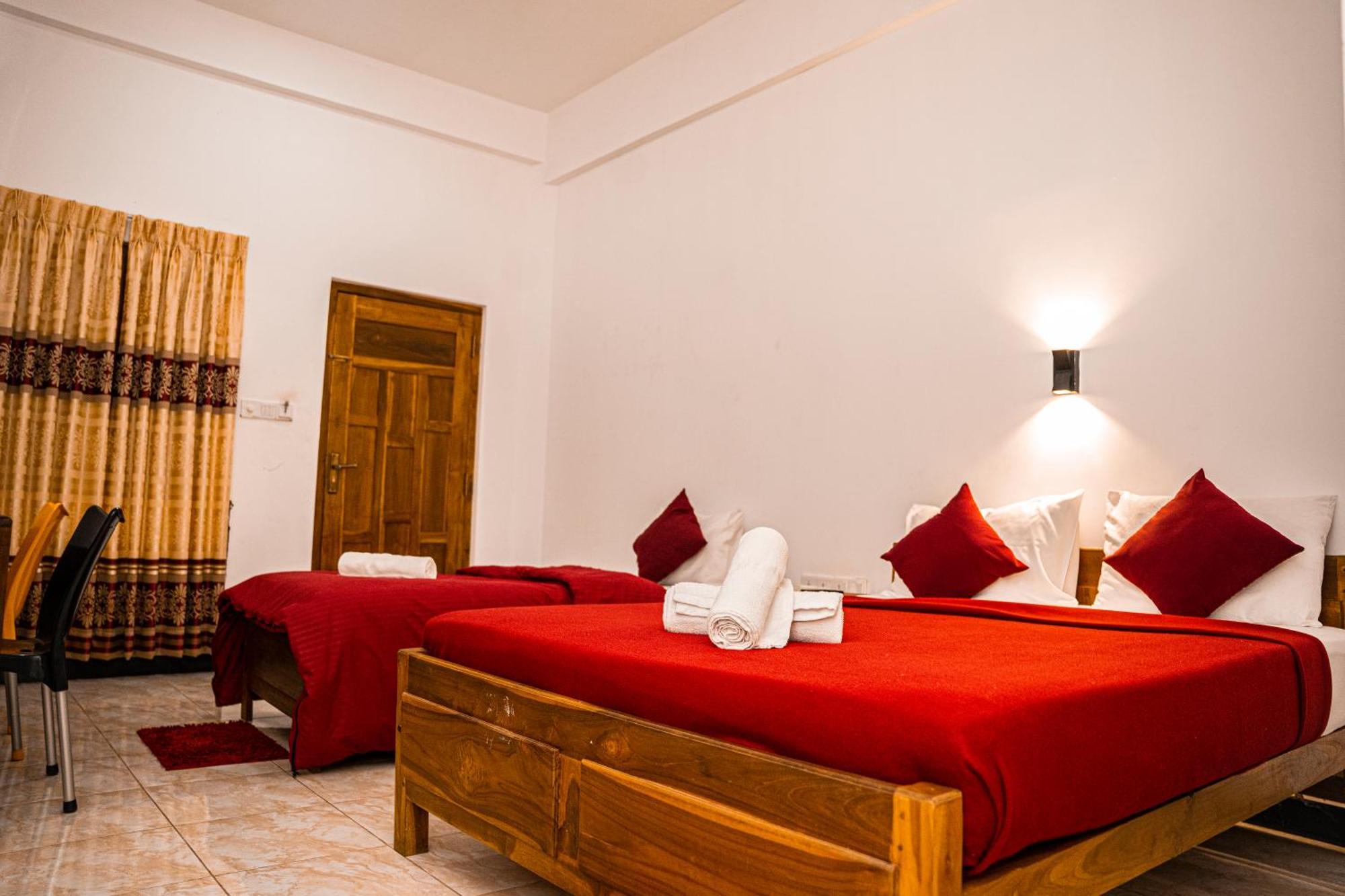 Theevanni Resort Trincomalee Extérieur photo