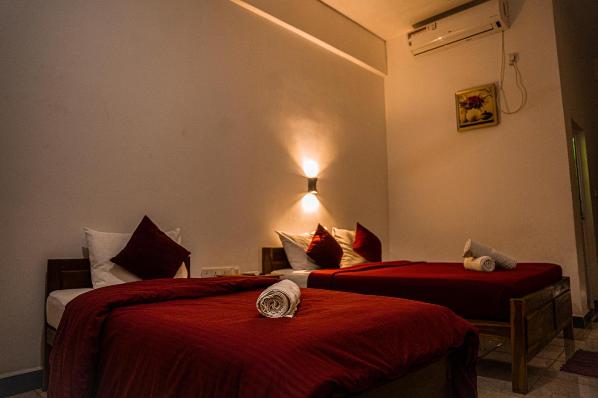 Theevanni Resort Trincomalee Extérieur photo