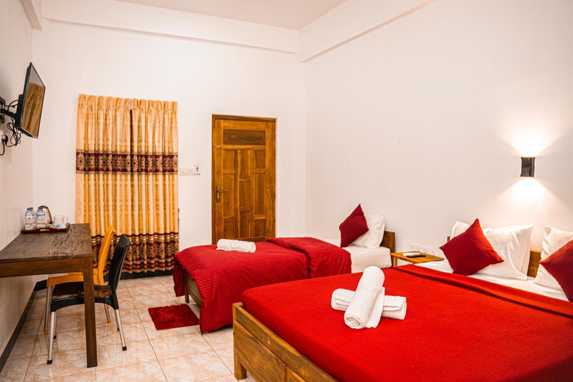 Theevanni Resort Trincomalee Extérieur photo