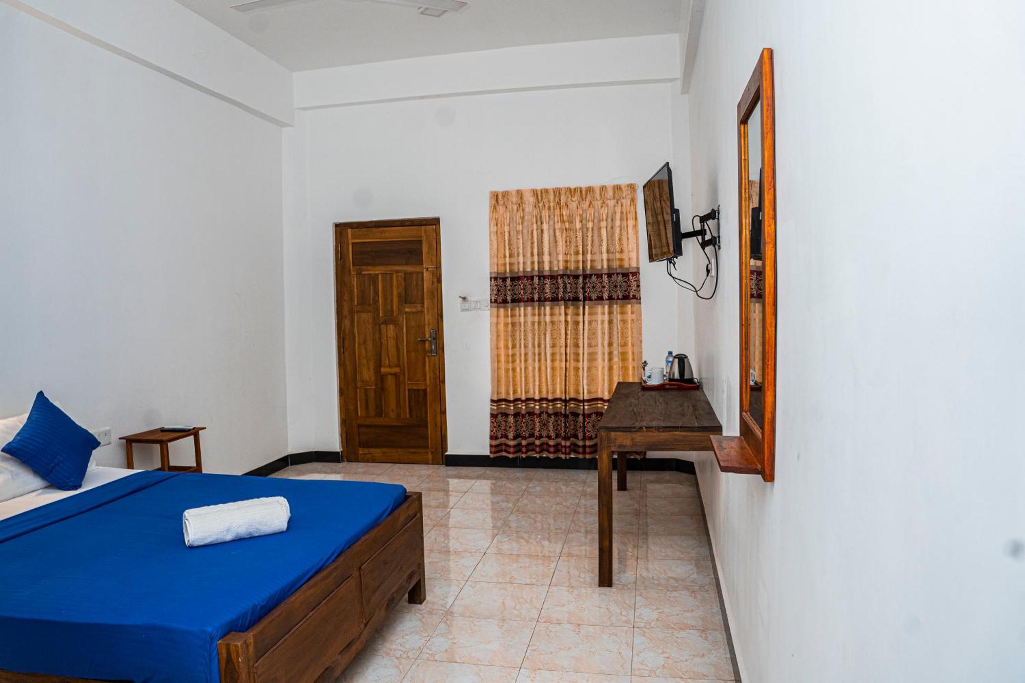 Theevanni Resort Trincomalee Extérieur photo