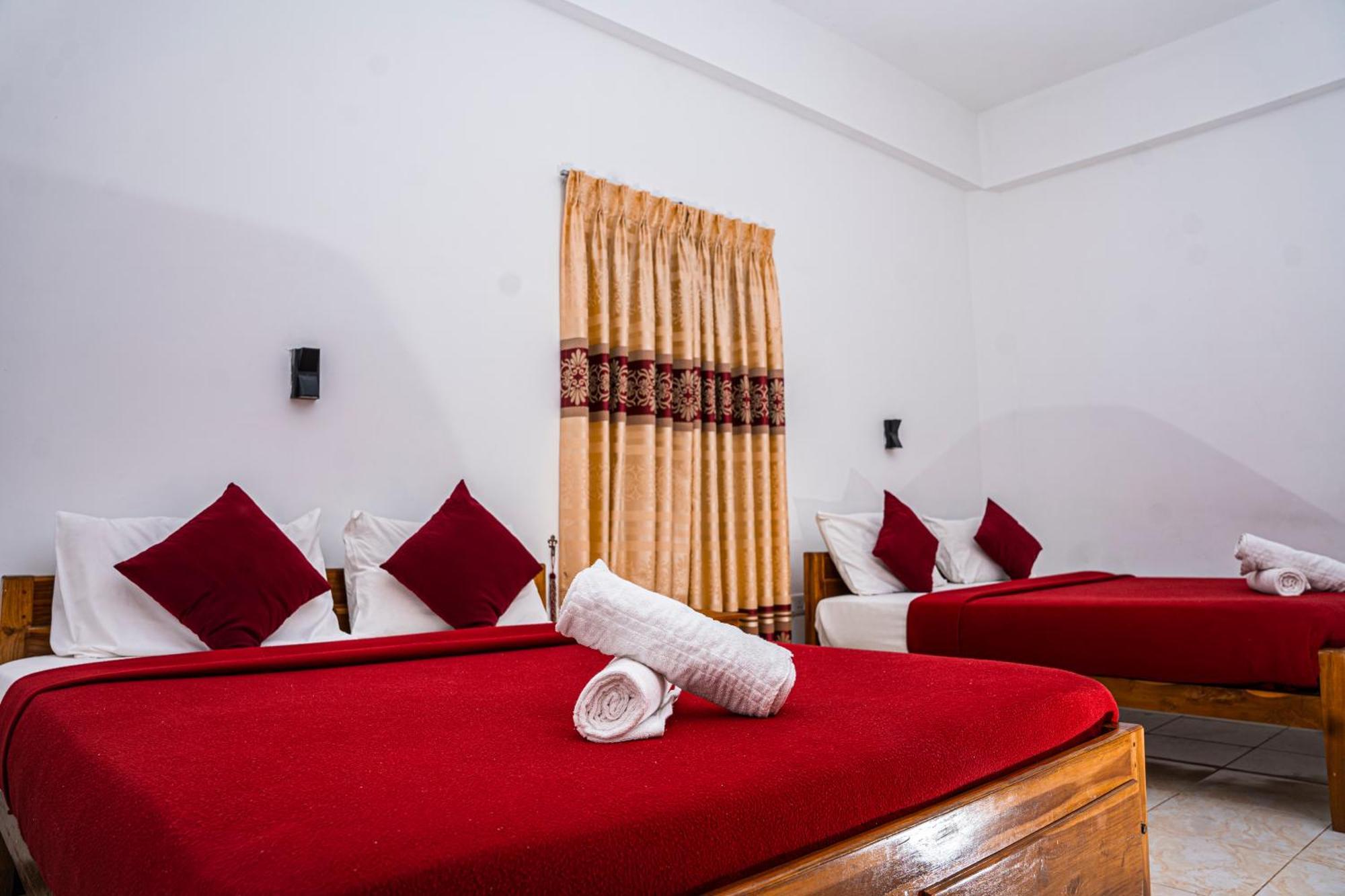 Theevanni Resort Trincomalee Extérieur photo